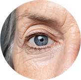 Primo piano dell’occhio di una persona anziana per diagnosi di patologie oculari a Ferrara e Finale Emilia